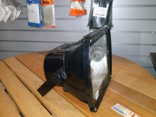Imagen 2 de 4 de Reflector Sin Bombillo E-27 26w Light Salida 8343 Xavi