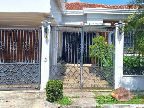 Imagen 3 de 21 de Venta De Espectacular Casa Familiar En Urbanización Los Ángeles