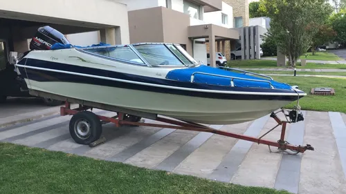 Lancha. Casco Genua 4,90 Motor Mercury 75 Hp