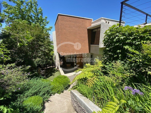Casa En Venta De 4 Dorm. En Lo Barnechea Condominio