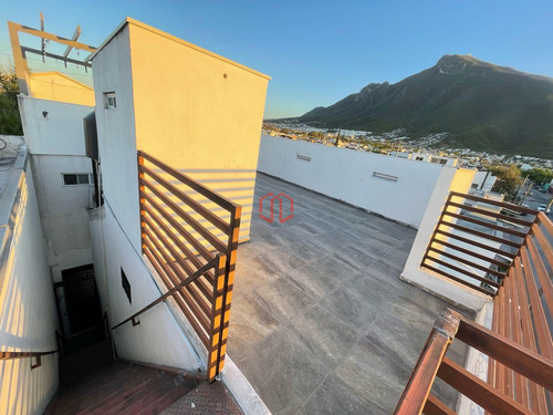 Casa En Venta En Mirador La Silla 3 Niveles, Terraza Y Cochera Techada A 3 Cuadras Estadio Bbva