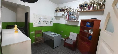 Imagen 2 de 16 de Excelente Edificio Cochera De 2 Pisos + 3 Locales Al Frente