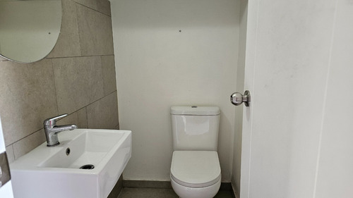 Comoda Casa En Excelentes Condiciones Y Buena Ubicacion.