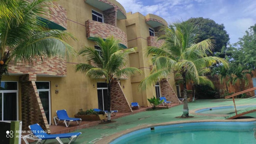 Se Vende Hotel En Urb. La Mira, Sector Playa El Agua Ve02-067mg-ss