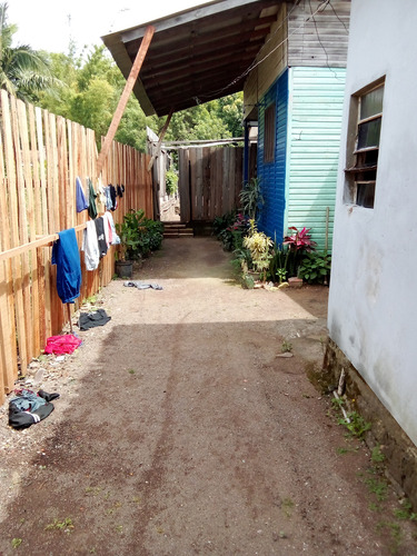 Cada Em Contrusao E Uma De Madeira Terreno 27x10 Mais Uma