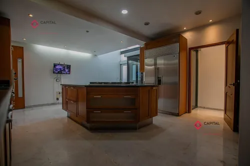 Casa De Lujo En Renta Con Alberca Y Cuarto De Seguridad Cerca De La Minerva