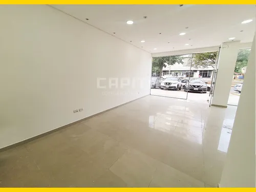 Sobre Avenida Alemana Local En Alquiler Con Amplia Vidriera