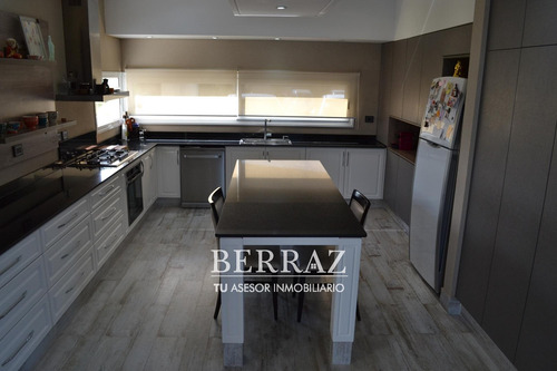 Casa En Venta A La Laguna En Barrio San Matías Area 5 Escobar Lote 936 M2