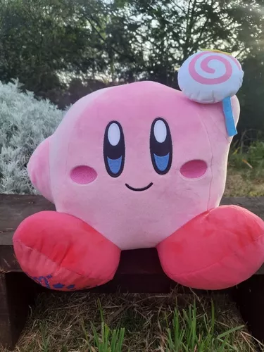 Este nuevo peluche gigante de Kirby clásico celebra su 30º aniversario -  Nintenderos