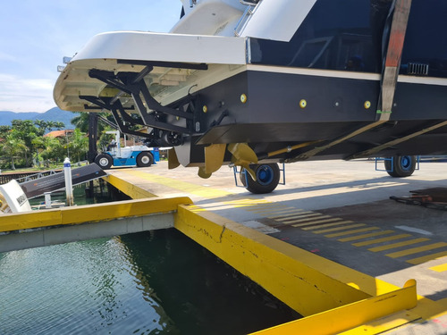 Lancha Schaefer 62 2012 Intermarine Ferretti Azimut Sedna