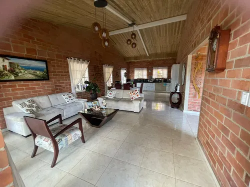 Venta Espectacular Casa Campestre, Precio De Oportunidad. A Puerta Cerrada. De Un Piso; Entre La Cumbre Y Pavas. Lote 1.000 Mtrs.