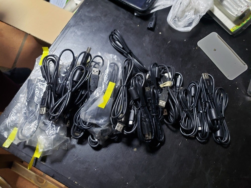 Imagen 10 de 10 de Lote De Camaras Digitales, Accesorios De Celulares Y Más