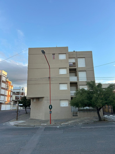 Departamento De Un Dormitorio A Una Cuadra Del Mar - Monte Hermoso.-