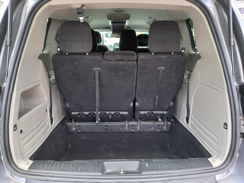 Imagen 6 de 15 de Chrysler Town&country Touring Tela 2016
