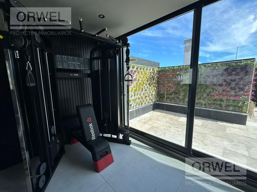 Monoambiente Con Patio En Palermo Holywood. Amenities. Ubicacion 10. Luminoso. Seg. 24 Hs.