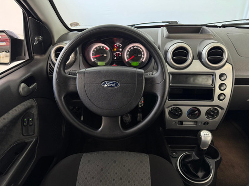 Ford Fiesta 1.6 MPI CLASS HATCH 8V FLEX 4P MANUAL