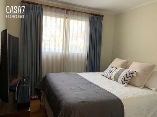 Casa En Venta De 5 Dorm. En Providencia