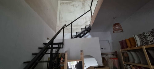 Imagen 3 de 10 de En Venta En El Palomar Local A Estrenar Al Lado Del Hall De Entrada Mirando De Frente Segundo Lado Derecho De 30m2 Con Baño. F: 9071