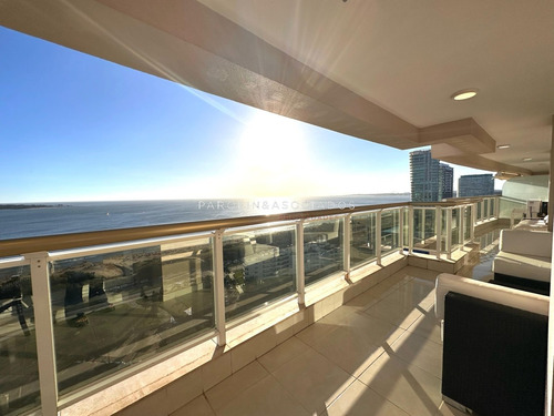 Departamento De 4 Suites En Edificio Le Jardin, Mansa Punta Del Este 