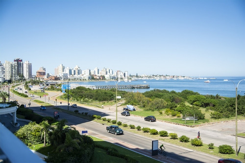 Hermoso Departamento En Venta Con Vista Al Mar, Primera Fila- Ref: 3712