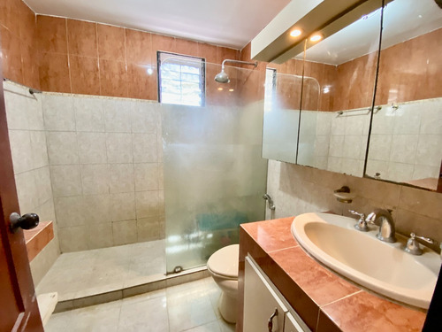 Colinas De La Tahona 152 M2, 3 Hab + Serv, 2 Baños + Serv. 2 P/e Acropolis