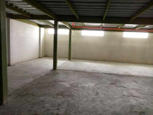 Edificio De 3 Plantas Con Terraza, En La Florida, Cerca De Estacion De Servicio