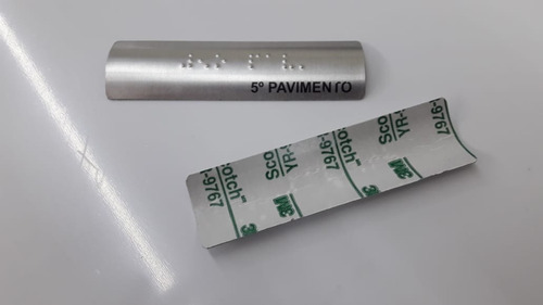 Imagem 3 de 5 de Placa Em Alumínio Para Corrimão Braille Alto Padrão