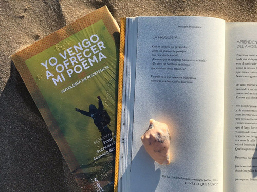 Imagen 4 de 6 de Yo Vengo A Ofrecer Mi Poema - Antología De Resistencia
