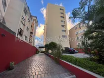 Comprar Urbanización Del Municipio Libertador Que Se Caracteriza Por La Poca Altura De Los Edificios . Es Una Zona Muy Céntrica Y Muy Demandada Por La Cercania A La Ucv. Está En Las Acacias 