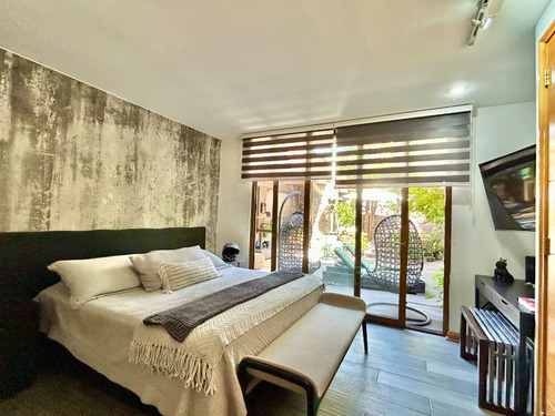 Amoblada / Exclusiva Casa De 6 Dormitorios En Condominio
