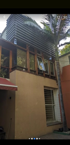 Casa En Venta En Saavedra Sobre Lote Propio Dueño Directo Sobre 8.66 X 21 Cochera 2 Autos Jardin Y Parrilla,dvh En Ventanas El Frente  Aire Acondicionado Y Placares En Todos Los Dormitorios. 