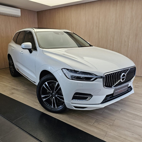 Volvo XC60 VOLVO - XC60 T8 MOMENTUM HYBRID 2.0