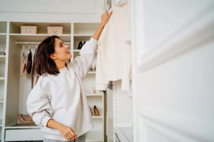 TUDO O QUE TENHO NO MEU GUARDA-ROUPAS !! A BAGUNÇA DO MEU QUARTO