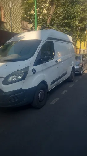 Ford Transit 2.2 corta techo alto transmisión manual 6 velocidades
