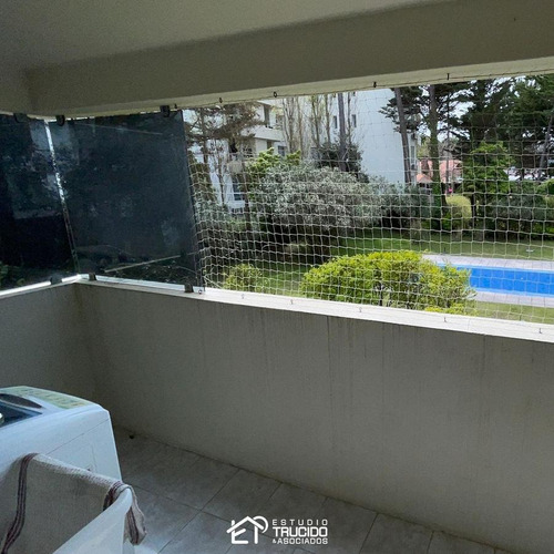 Imagen 11 de 13 de Venta - Destacable Departamento En Venta En Playa Mansa A Una Cuadra Del Mar. 4 Dormitorios En Suite.