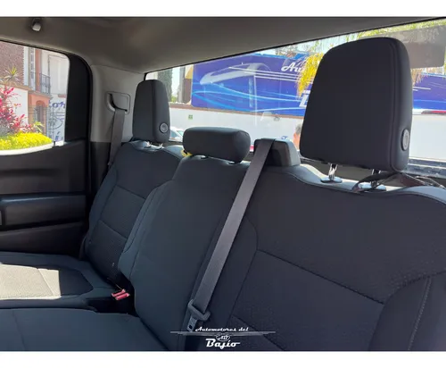 Chevrolet Silverado wt doble cabina 4.3