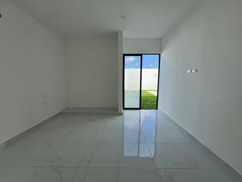 Casa En Venta En Morera, Cholul, De 4 Habitaciones Con Alberca