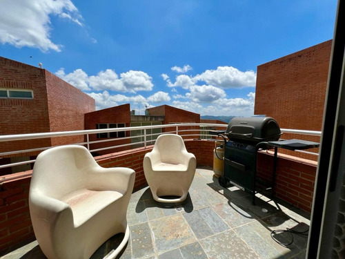 Se Vende Hermosa Villa 300m²-4h+5b+1m+5p+plt. Eléctrica-loma Linda -eg