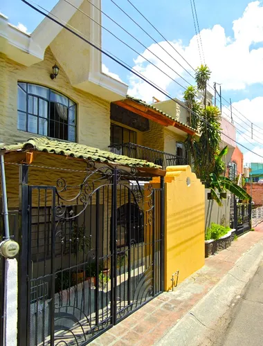 Av- ¡¡se Vende Bonita Casa En Guadalajara!!
