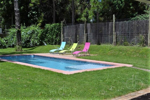 Imagen 13 de 16 de Moderna Casa A Pasos De Playa Mansa