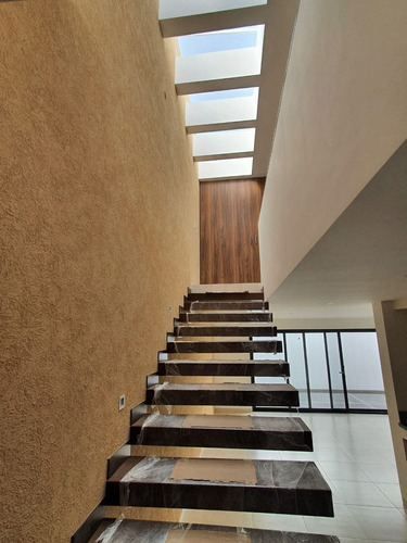 Residencia En Portanova, De Autor, Jardín, Sala Tv, 3 Recamaras, De Lujo