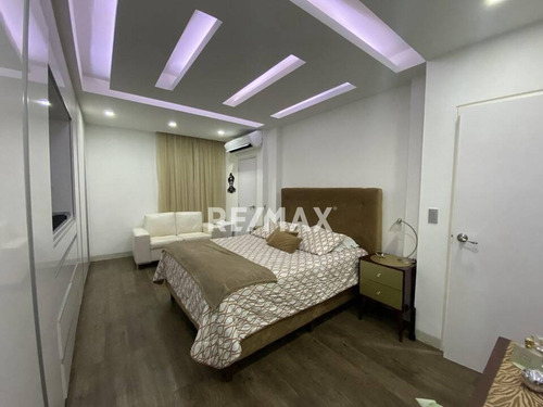 Imagen 8 de 10 de Hermoso Townhouse Lleno De Lujo Y Comodidad Res. Rincon Gardens. Código 149578