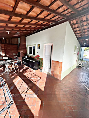 Casa Em Condomínio 1 Suíte 2 Quartos E 1 Banheiro 2 Lavabos