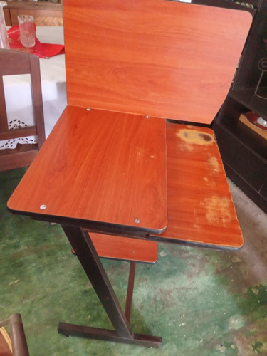 Mesa De Computadora Tipo Ciber Madera Enchapada Y Tubos Pvc