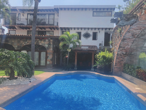 Cuernavaca Rento Hermosa Y Exclusiva Villa Amueblada O Sin Muebles En Zona Dorada De Vista Hermosa Ideal Ejecutivos O Pareja Alberca C/cal. Solar Terraza Privada Techada Fracc. De Alta Seguridad
