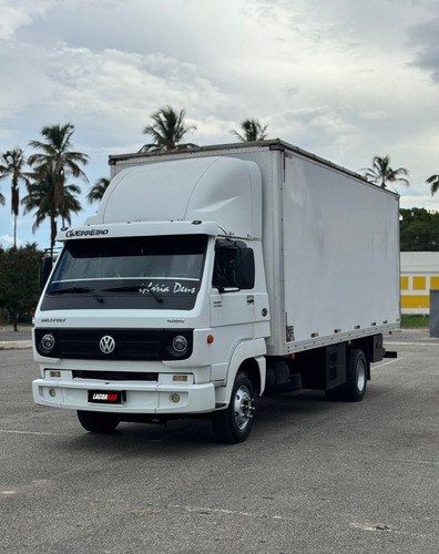 Caminhão Motorhome Com Fotovoltaico E Banheiro Dentro Do Baú