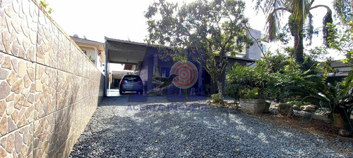 Imagem 1 de 11 de Duas Casas À Venda No Bairro Aventureiro - Joinville/sc - 143