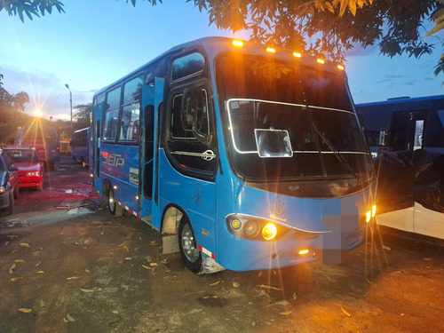 Chevrolet Npr 2007 Capacidad De 27 Pasajeros Sentados.