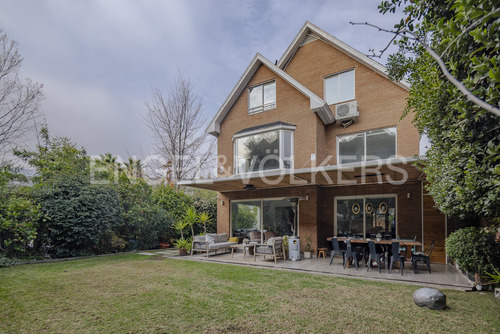 Casa En Condominio, Remodelada
