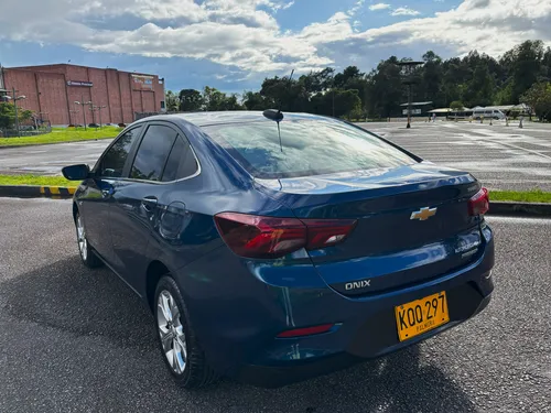 Chevrolet Onix 1.0T Premier Sedan At